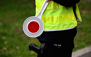 Nie miała prawa jazdy, a wiozła dzieci bez zabezpieczeń. Kobiecie grozi wysoka grzywna Nie miała prawa jazdy, a wiozła dzieci bez zabezpieczeń. Kobiecie grozi wysoka grzywna